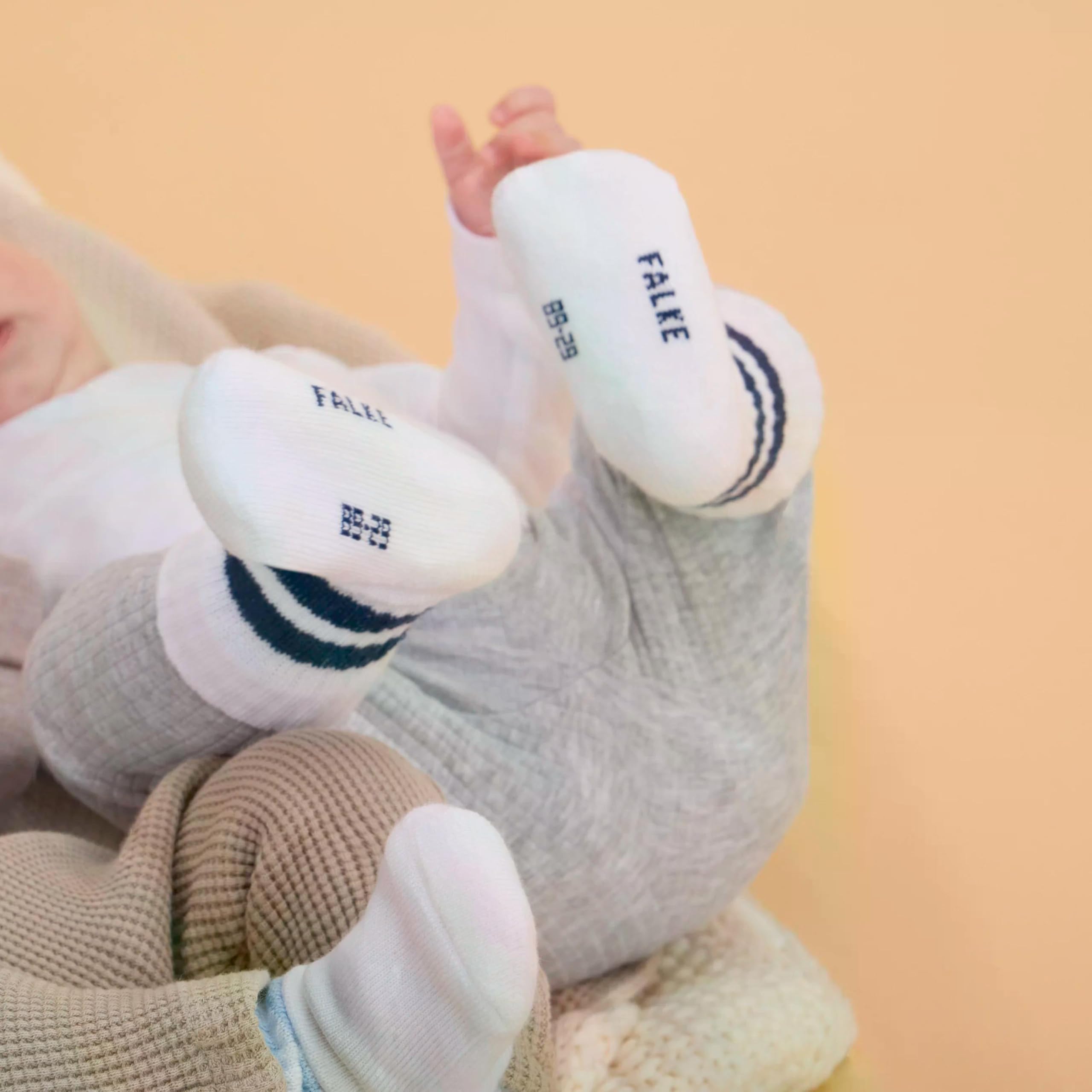falke-erstling-baby-dynamic-socken-baumwolle-wei image 3