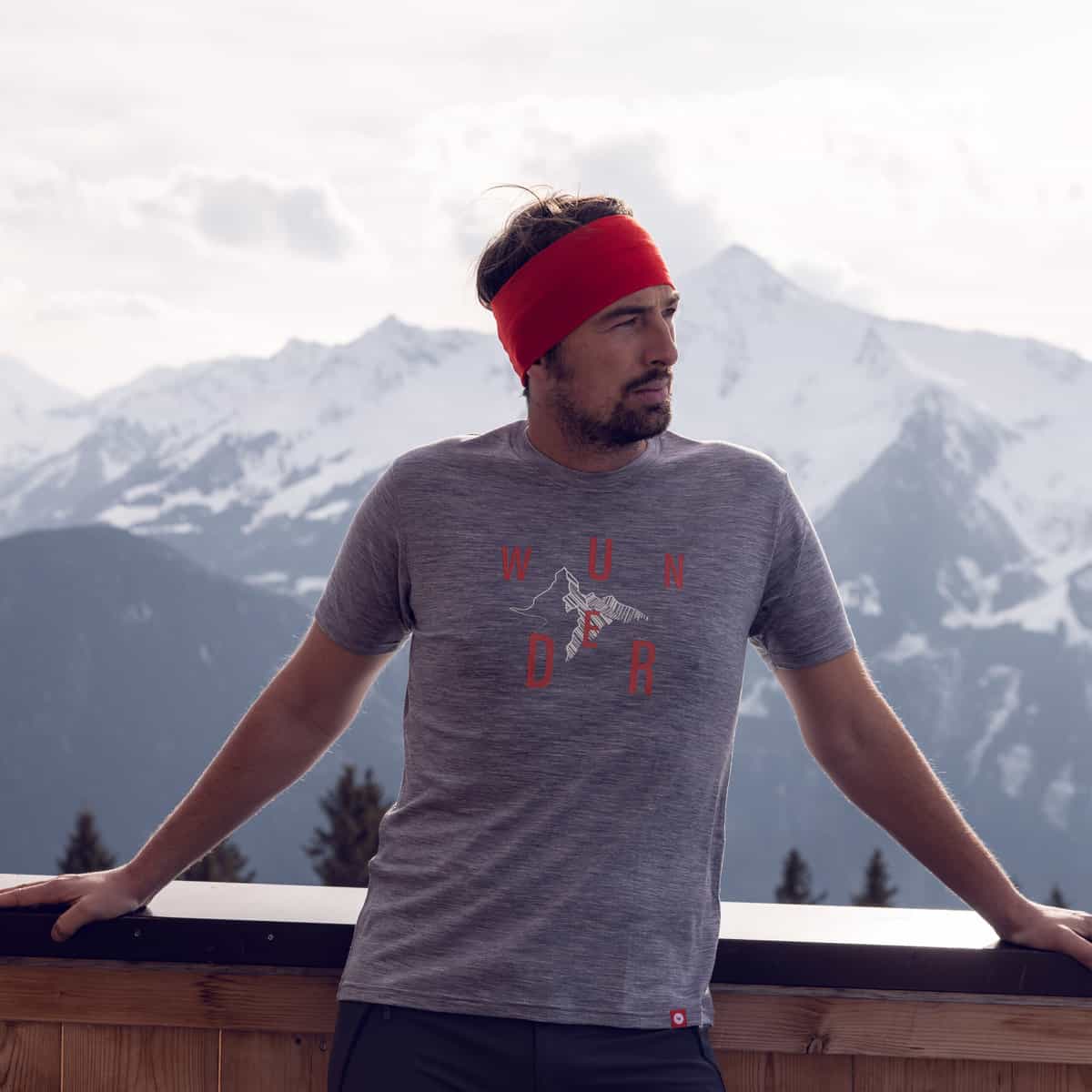 wundersocks-merino-clothing-wunder-t-shirt-herren-berg-print-uv-schutz image 2