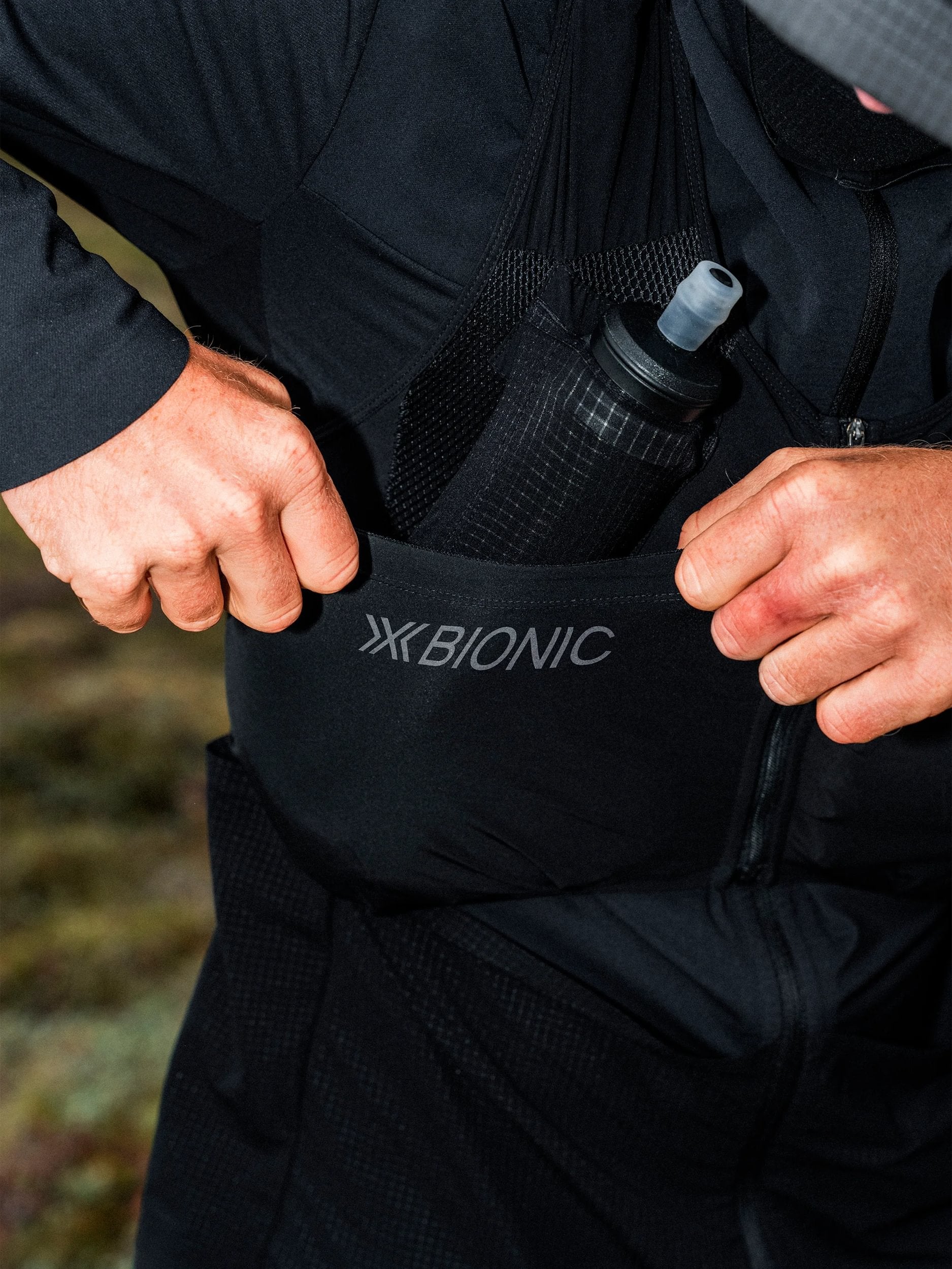 x-bionic-wise-trail-vest-ultra-12l-laufweste-schwarz image 7